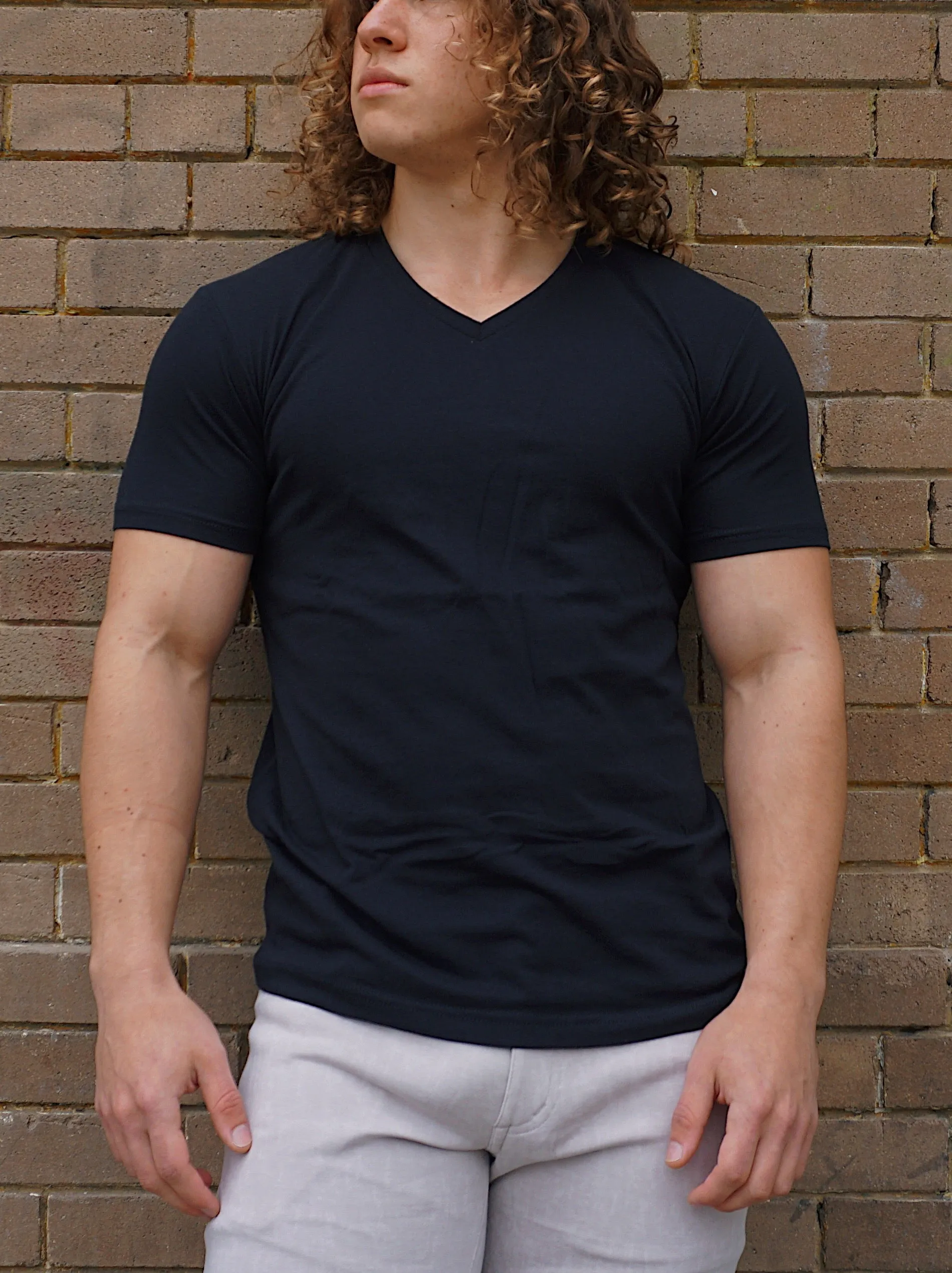 ROLO BASIC V-NECK T-SHIRT BLACK