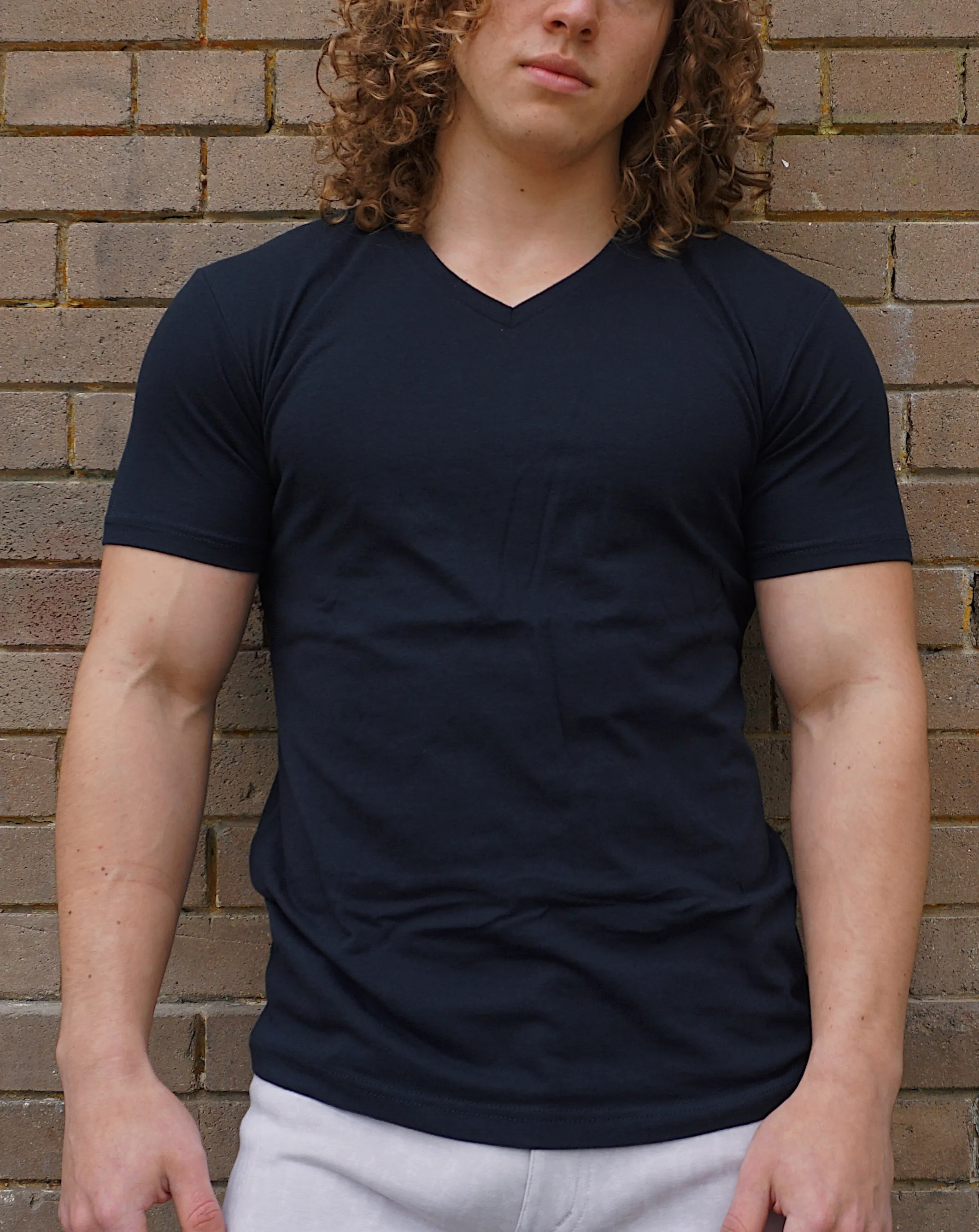 ROLO BASIC V-NECK T-SHIRT BLACK